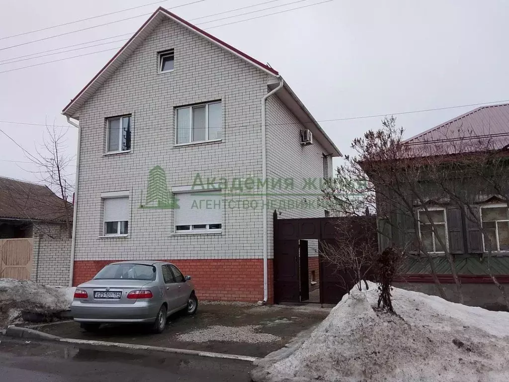 Дом в Саратовская область, Энгельс ул. Калинина, 65 (270 м) - Фото 1