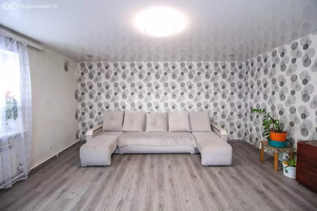 Дом в Новоалтайск, Ленинская улица (205.5 м) - Фото 1