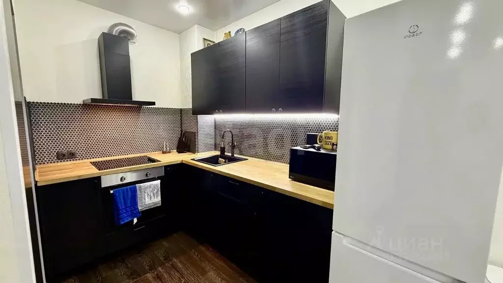 Студия Тюменская область, Тюмень ул. Тимофея Чаркова, 79к2 (32.2 м) - Фото 1