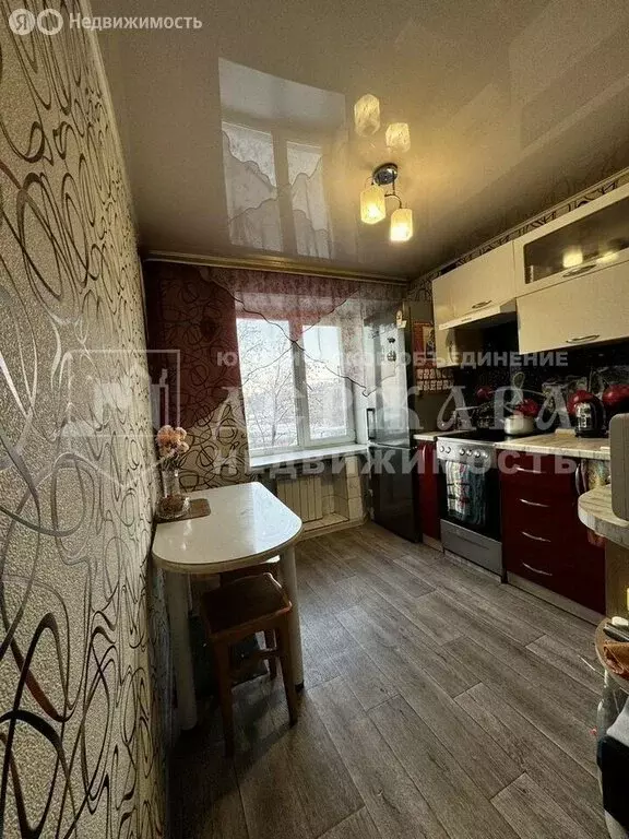 3-комнатная квартира: Ленинск-Кузнецкий, улица Гагарина, 8 (57 м) - Фото 0