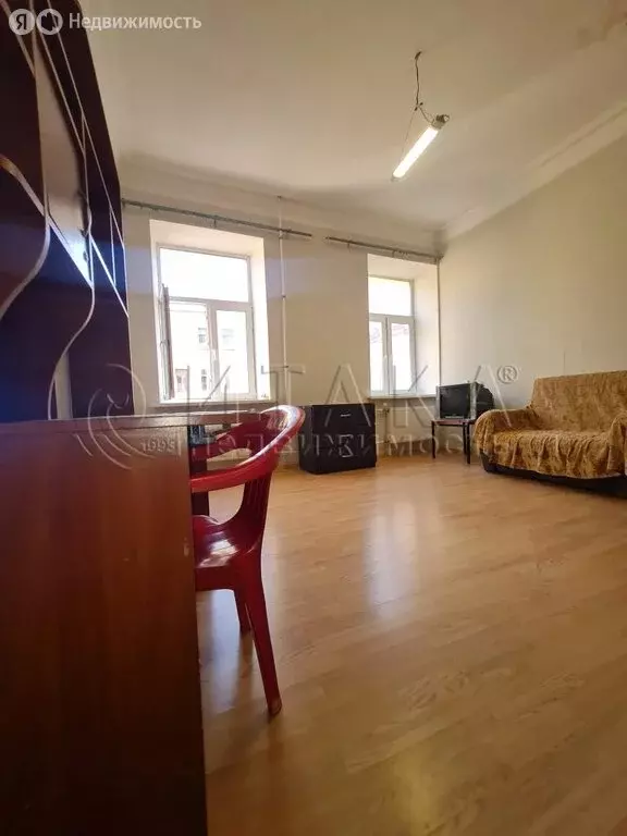 4-комнатная квартира: Санкт-Петербург, 8-я линия Васильевского ... - Фото 1