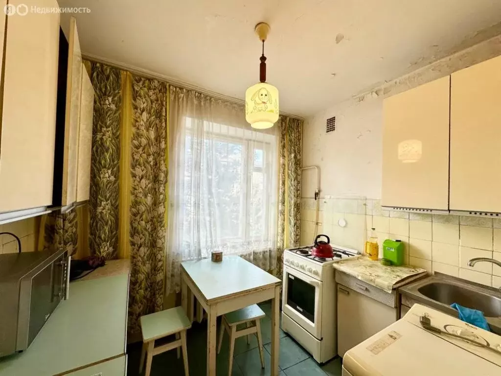 2-комнатная квартира: Симферополь, проспект Кирова, 41 (50 м) - Фото 0
