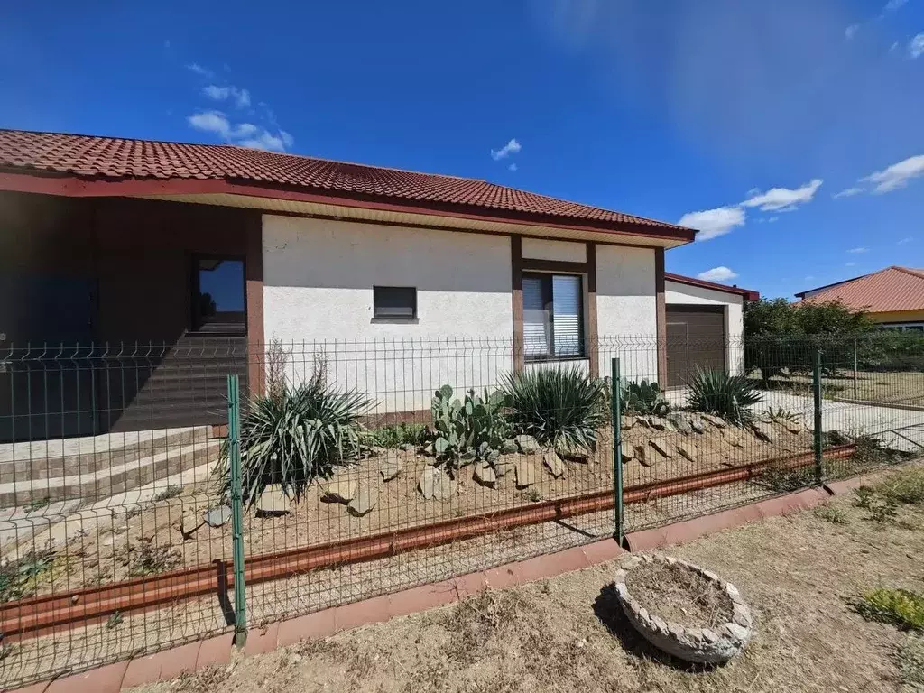 Дом в Крым, Сакский район, Ореховское с/пос, с. Чеботарка ул. Садовая ... - Фото 2