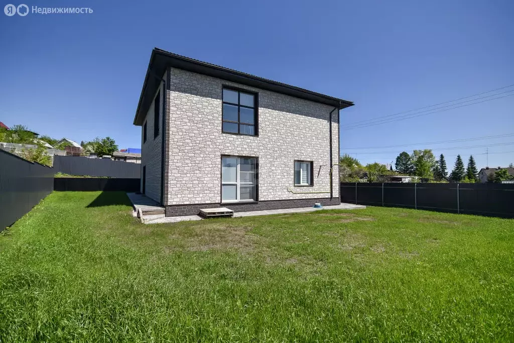 Дом в Барнаул, Ачинская улица (193.6 м) - Фото 0