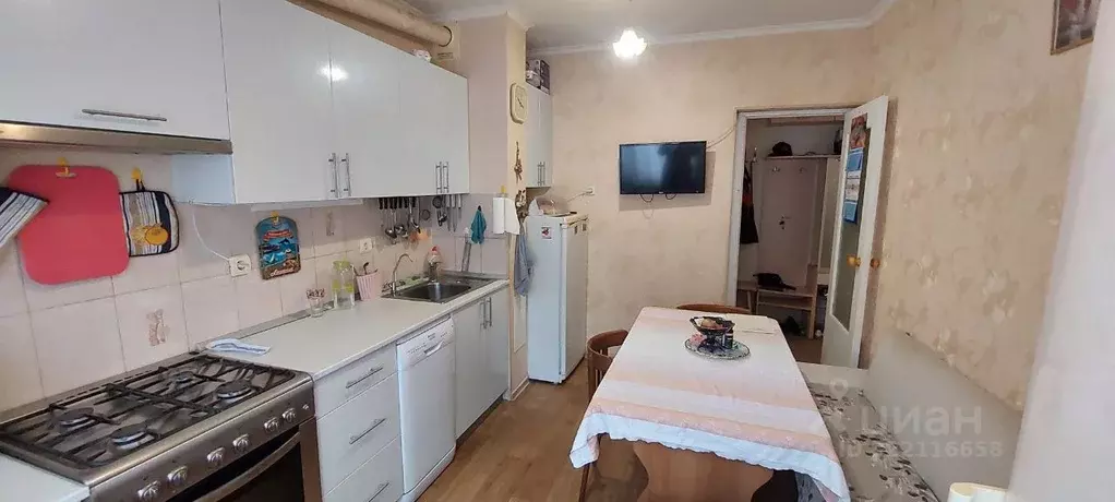 3-к кв. Саратовская область, Саратов ул. 2-я Электронная, 8 (64.6 м) - Фото 1