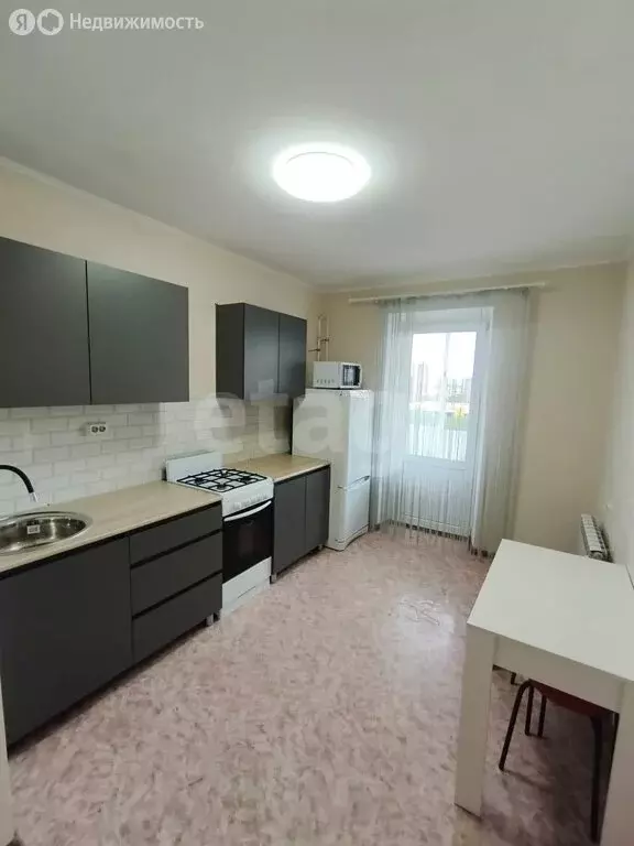 1-комнатная квартира: Альметьевск, улица Гафиатуллина, 66 (35.7 м) - Фото 2