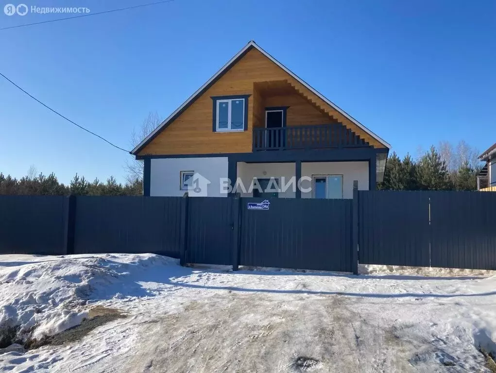 Дом в деревня Карлук, улица Александра Вампилова (200 м) - Фото 1