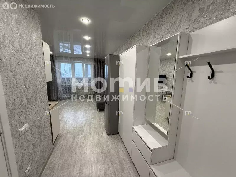 Квартира-студия: Тюмень, улица Тимофея Чаркова, 28 (25 м) - Фото 2