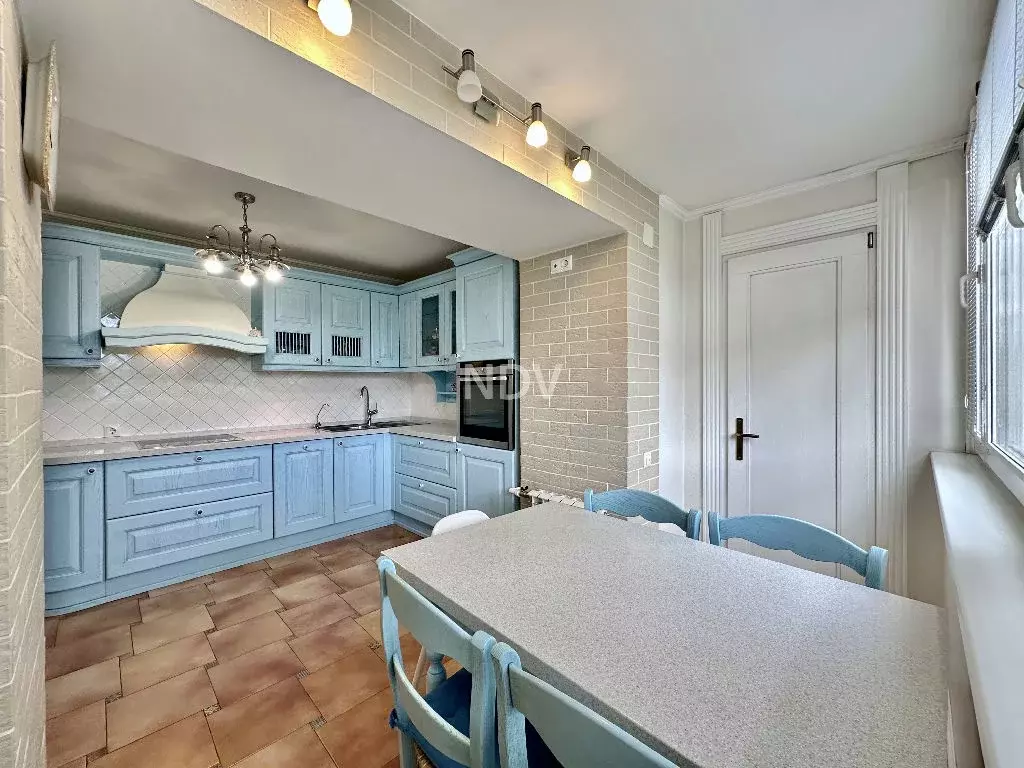 Продается 4-комнатная квартира - Фото 1