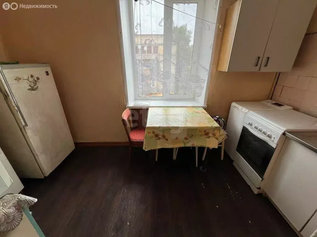 3-комнатная квартира: посёлок городского типа Белые Берега, улица ... - Фото 2