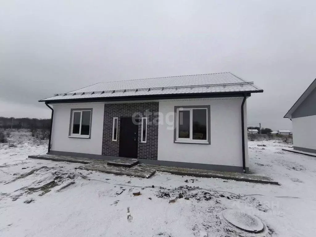 Дом в Курская область, Октябрьский район, Черницынский сельсовет, д. ... - Фото 0