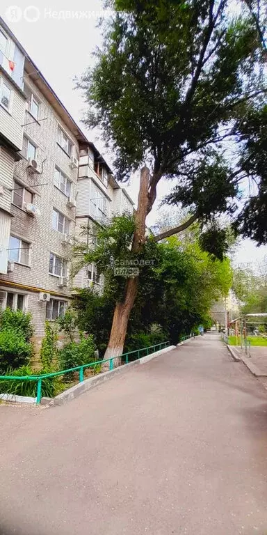 3-комнатная квартира: Астрахань, улица Безжонова, 86 (59.9 м) - Фото 0