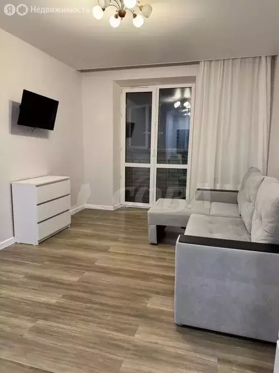 Квартира-студия: Тюмень, улица Раушана Абдуллина, 6 (28.7 м) - Фото 1