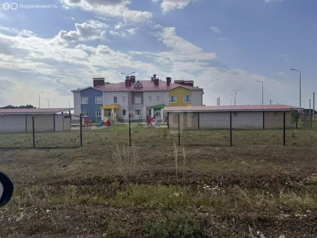 Дом в Тукаевский район, деревня Азьмушкино, Комфортная улица (100 м) - Фото 0