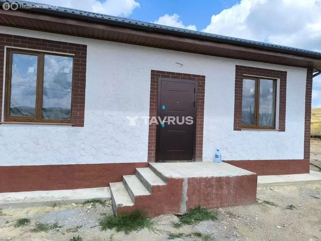 Дом в Мирное, улица Фетисляма Абилова (100 м) - Фото 1