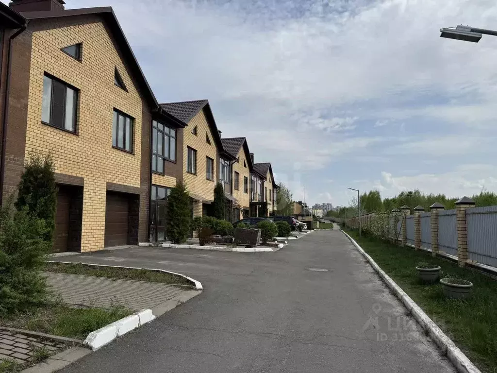 Таунхаус в Брянская область, Брянский район, пос. Мичуринский ул. ... - Фото 1