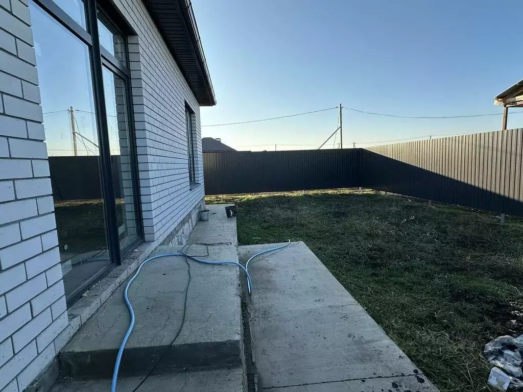 Дом в Краснодарский край, Динской район, Новотитаровская ст-ца ул. ... - Фото 2