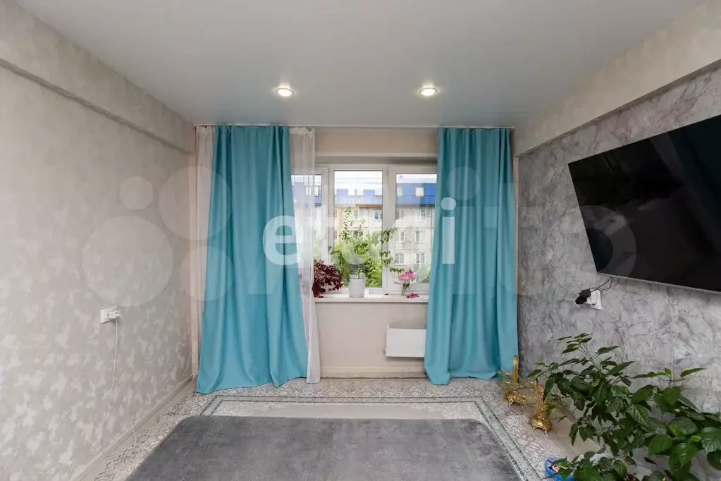 Комната 8 м в 2-к., 4/6 эт. - Фото 0