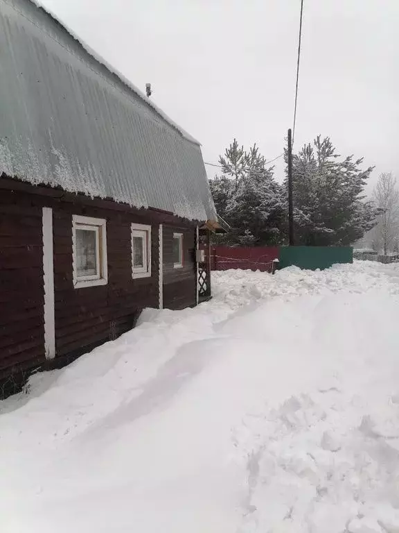 Дом в Пермский край, Губахинский муниципальный округ, Усьва рп ул. ... - Фото 1