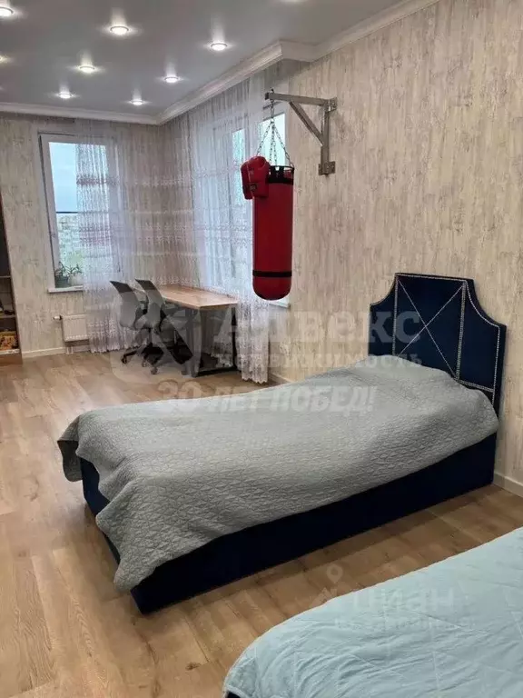 3-к кв. Тюменская область, Тюмень ул. Муравленко, 11 (105.9 м) - Фото 2