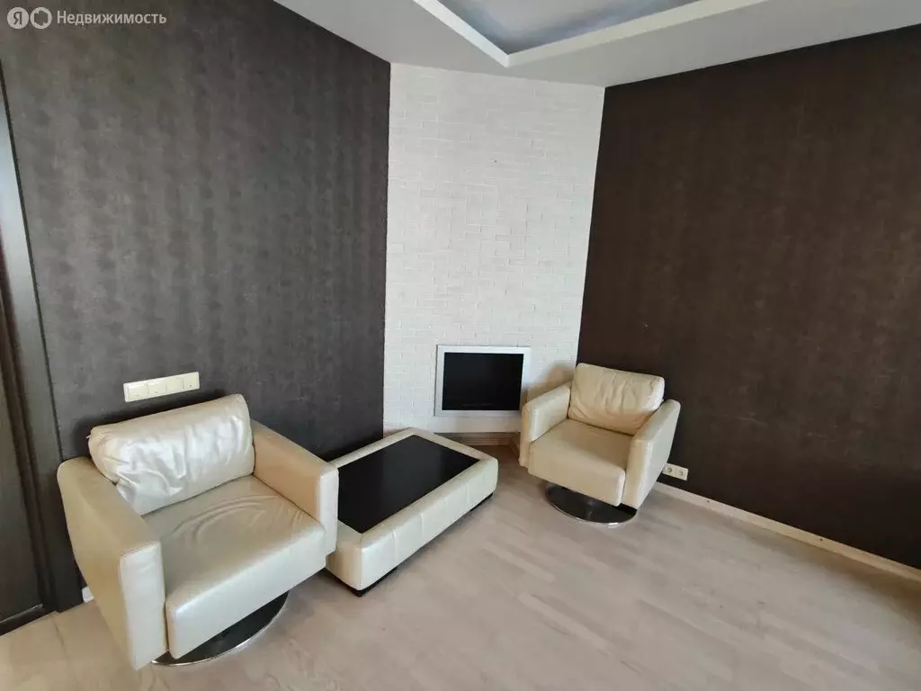 3-комнатная квартира: Астрахань, улица Кирова, 44 (110 м) - Фото 1