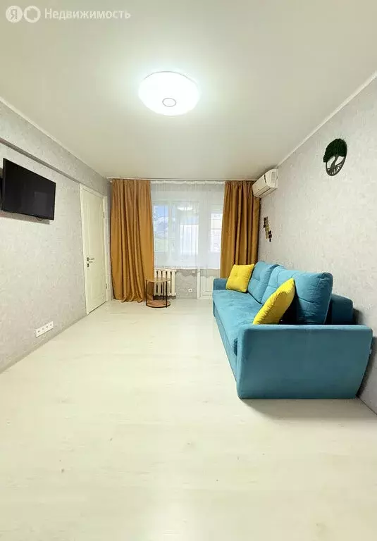 3-комнатная квартира: Астрахань, улица Михаила Луконина, 8 (49 м) - Фото 1