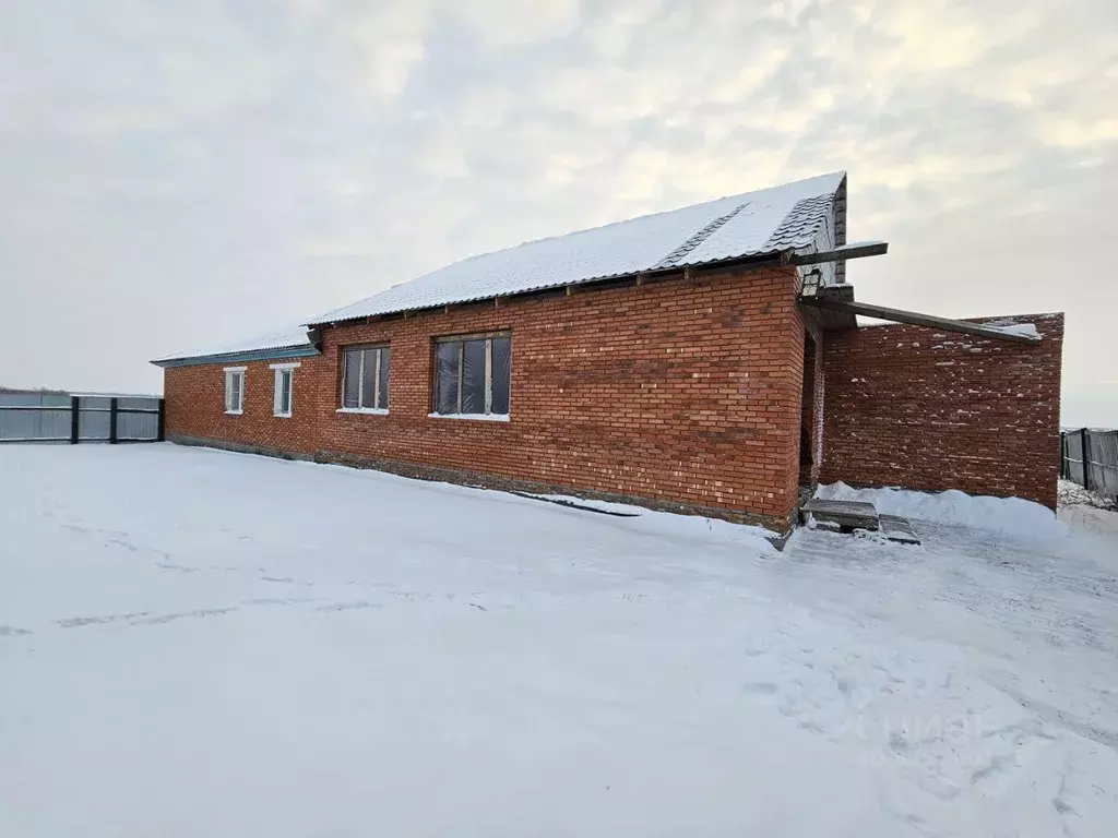 Дом в Омская область, Калачинский район, Воскресенское с/пос, д. ... - Фото 1