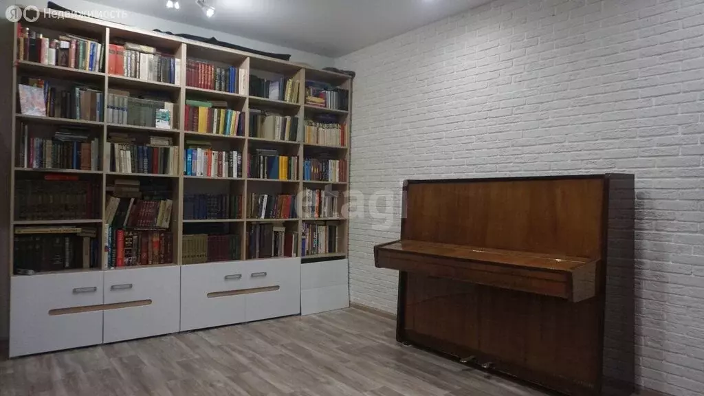 3-комнатная квартира: Златоуст, улица Шишкина, 9 (58 м) - Фото 1