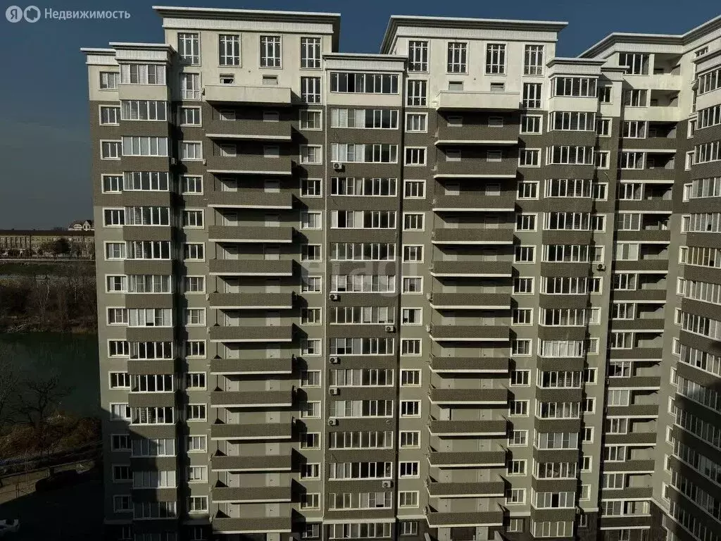 2-комнатная квартира: Махачкала, улица Вузовское Озеро, 13 (78.5 м) - Фото 2