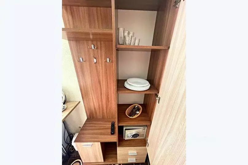 1-к кв. Крым, Феодосия ул. Мокроуса, 5 (18.0 м) - Фото 2