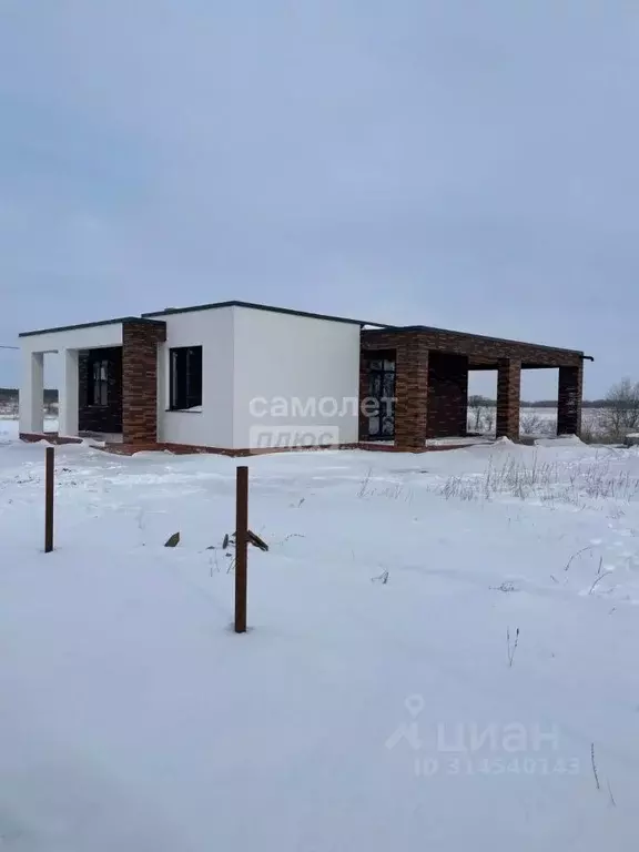 Дом в Саратовская область, Энгельсский район, Красноярское ... - Фото 0