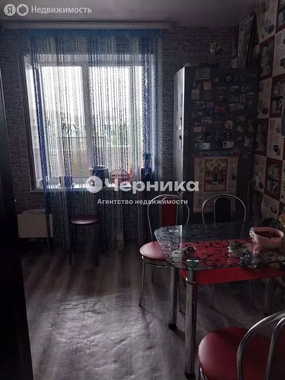 3-комнатная квартира: Новошахтинск, улица Радио, 42 (66.7 м) - Фото 1