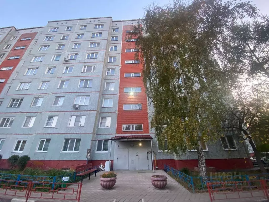 2-к кв. Омская область, Омск ул. 70 лет Октября, 10/2 (53.0 м) - Фото 0