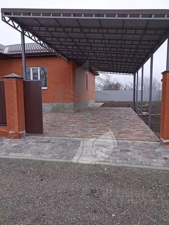 Дом в Краснодарский край, Динской район, с. Красносельское, Молодежный ... - Фото 2