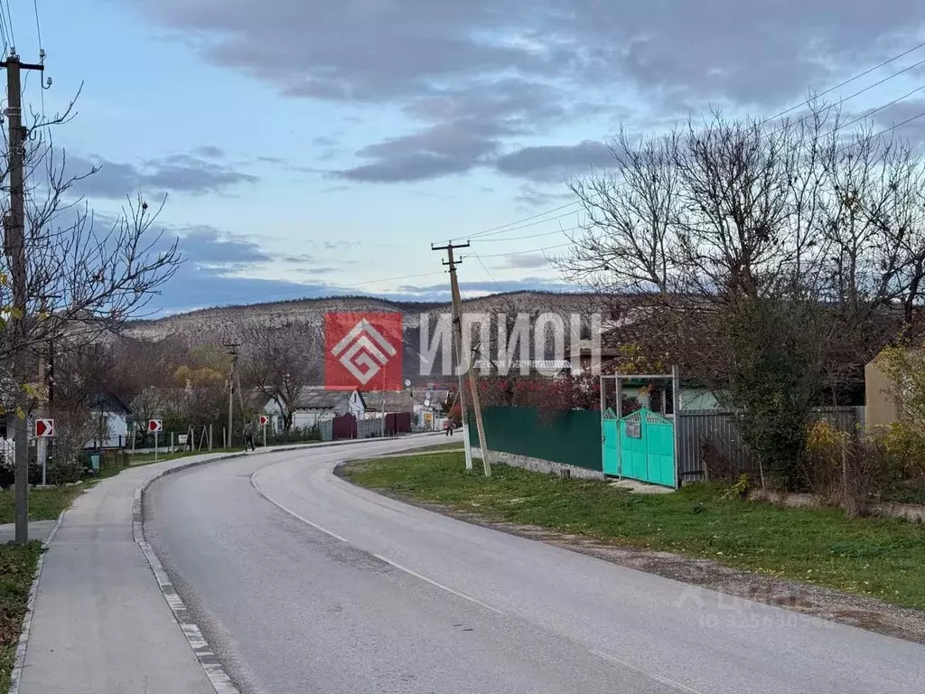 Дом в Крым, Белогорский район, с. Курское ул. Ленина (50 м) - Фото 2