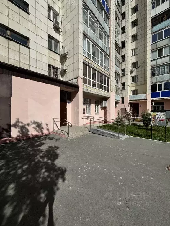 3-к кв. Тюменская область, Тюмень ул. Газовиков, 6 (61.2 м) - Фото 1