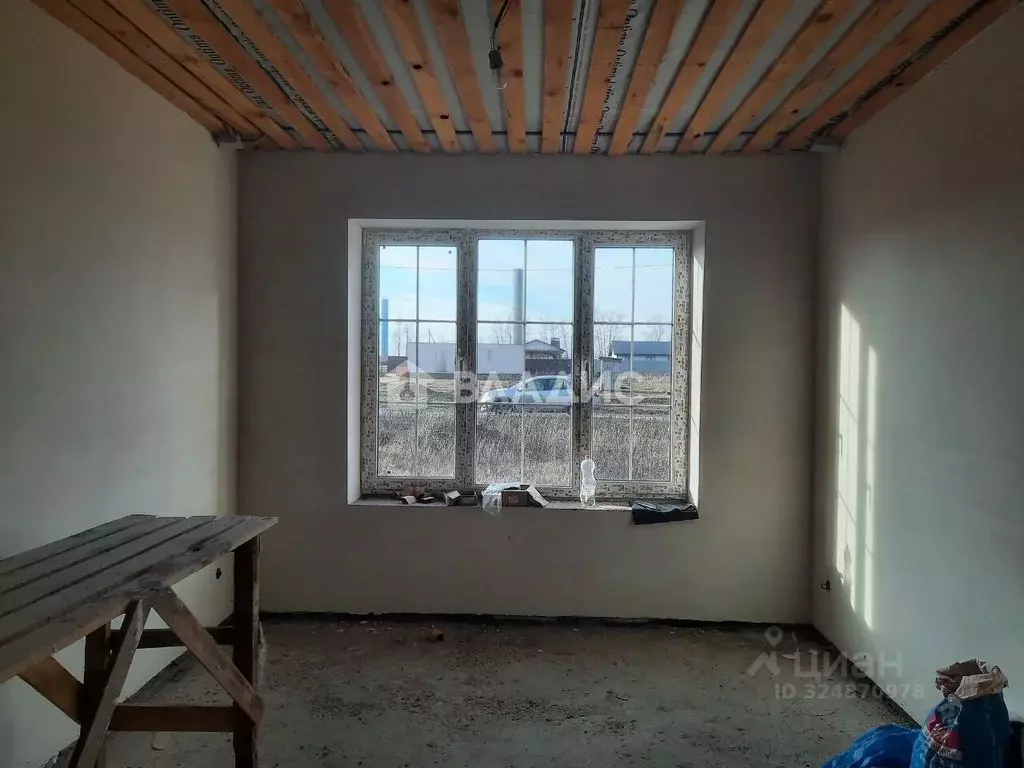 Дом в Белгородская область, Корочанский район, Мелиховское с/пос, с. ... - Фото 1