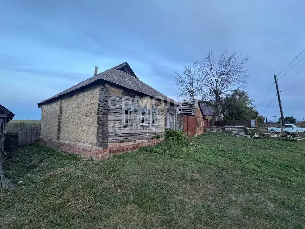 Дом в Курская область, Октябрьский район, Дьяконовский сельсовет, с. ... - Фото 1