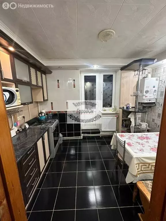 3-комнатная квартира: Саки, улица Кузнецова, 18 (72.3 м) - Фото 1