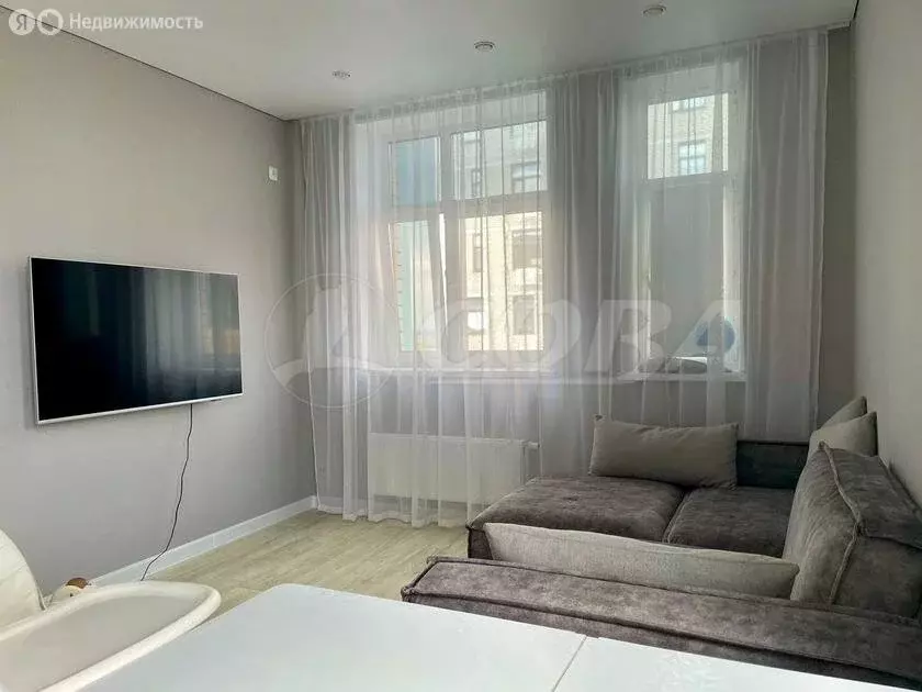 2-комнатная квартира: Тюмень, улица Тимофея Чаркова, 87 (57.8 м) - Фото 1