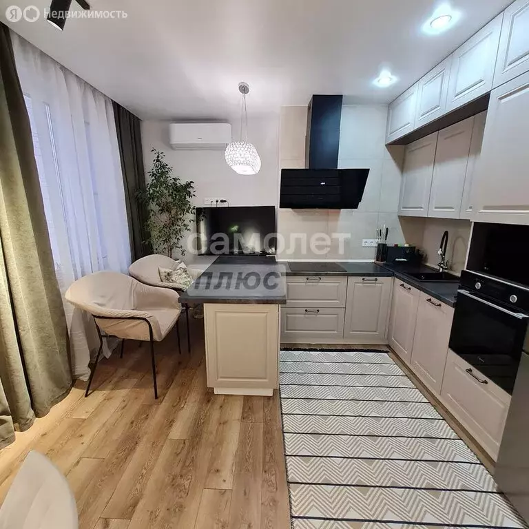 3-комнатная квартира: Тюмень, улица Фармана Салманова, 26 (70 м) - Фото 1