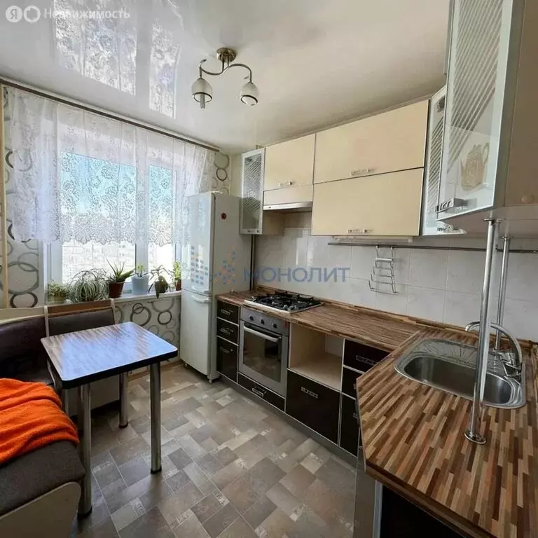 3-комнатная квартира: Чебоксары, бульвар Анатолия Миттова, 6 (65.2 м) - Фото 1