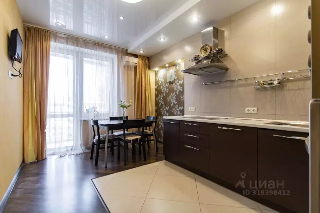 2-к кв. Свердловская область, Екатеринбург ул. Радищева, 33 (70.4 м) - Фото 1