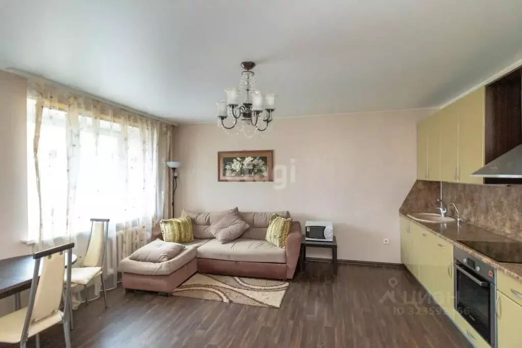 2-к кв. Тюменская область, Тюмень ул. Избышева, 8 (65.4 м) - Фото 1