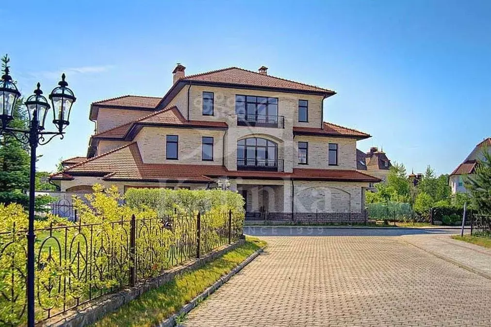 Дом в Московская область, Красногорск городской округ, с. ... - Фото 1