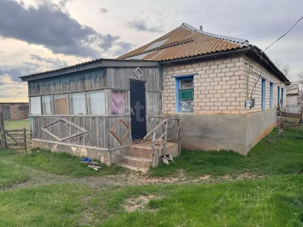 Дом в Калмыкия, Яшкульский район, пос. Привольный Советская ул., 9 ... - Фото 0