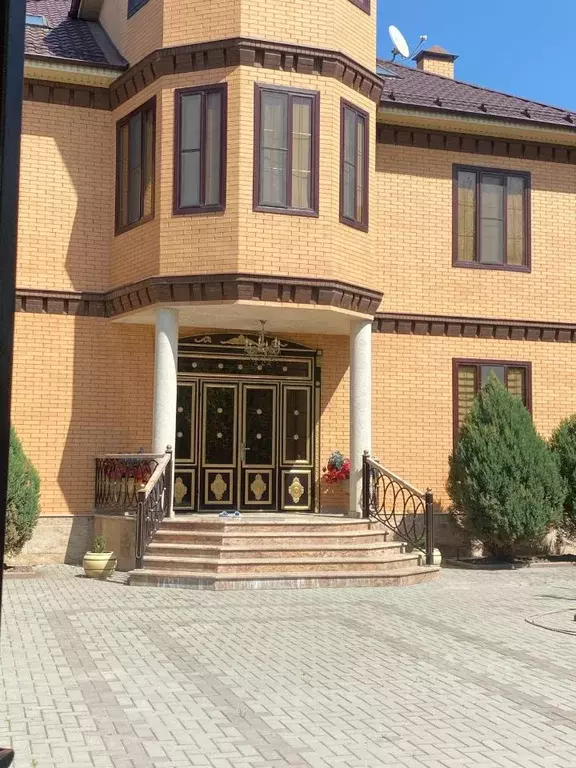 Дом в Чеченская республика, Грозный ул. Адмирала Ушакова, 31 (500 м) - Фото 1