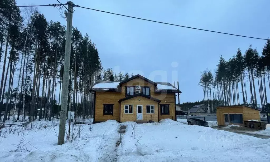 Дом в Коми, Сыктывкар городской округ, Краснозатонский пгт ул. ... - Фото 1