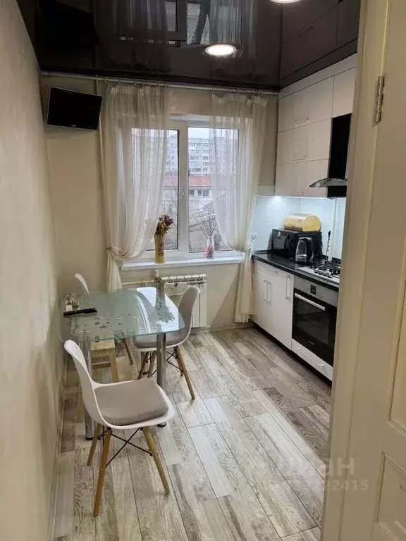 2-к кв. Крым, Симферополь ул. Баррикадная, 63 (60.0 м) - Фото 1