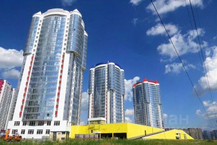 3-к кв. Тюменская область, Тюмень ул. Федюнинского, 64к1 (79.9 м) - Фото 1